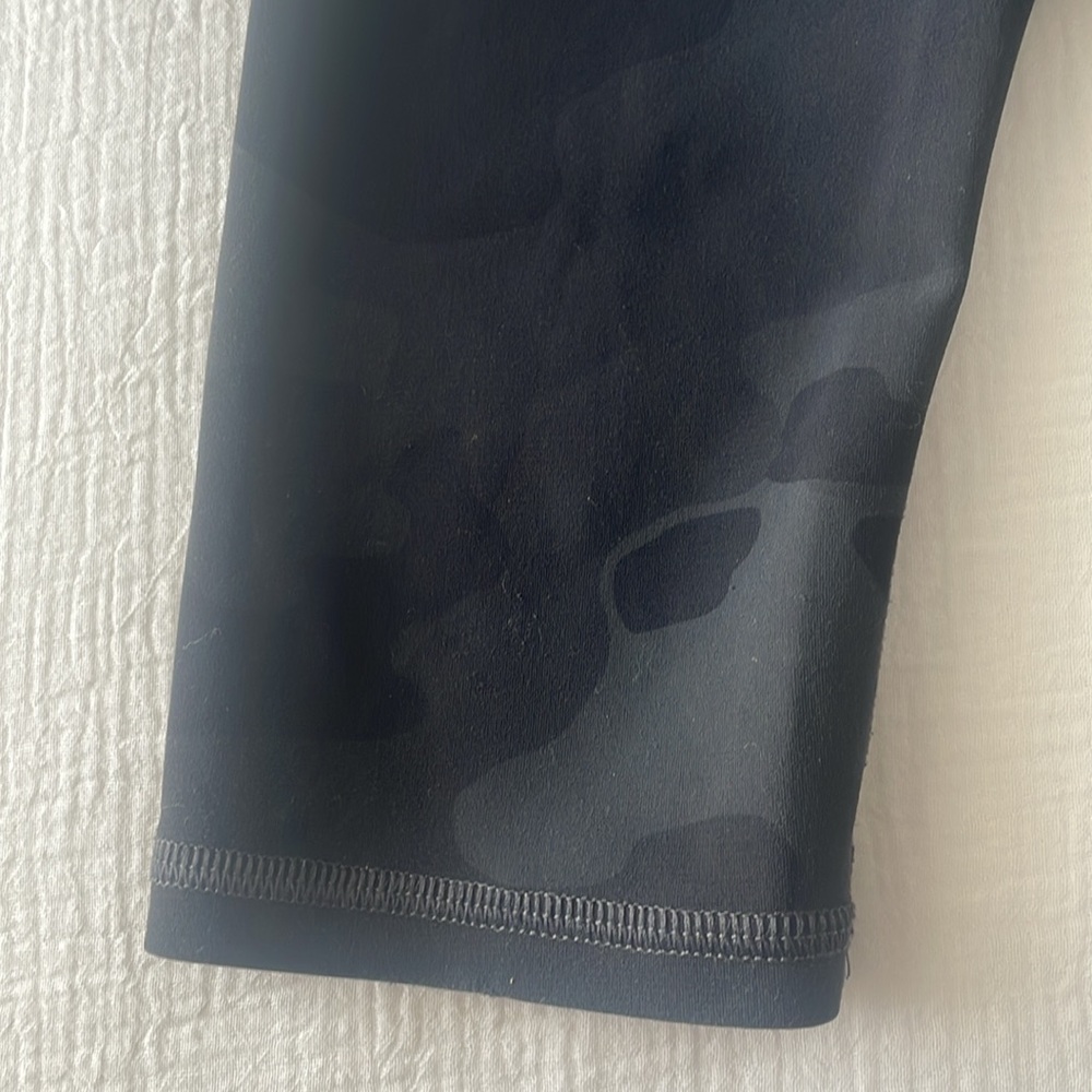 ALO Yoga Camo Vapor Leggings M 
29” inseam High waist - Picture 10 of 10